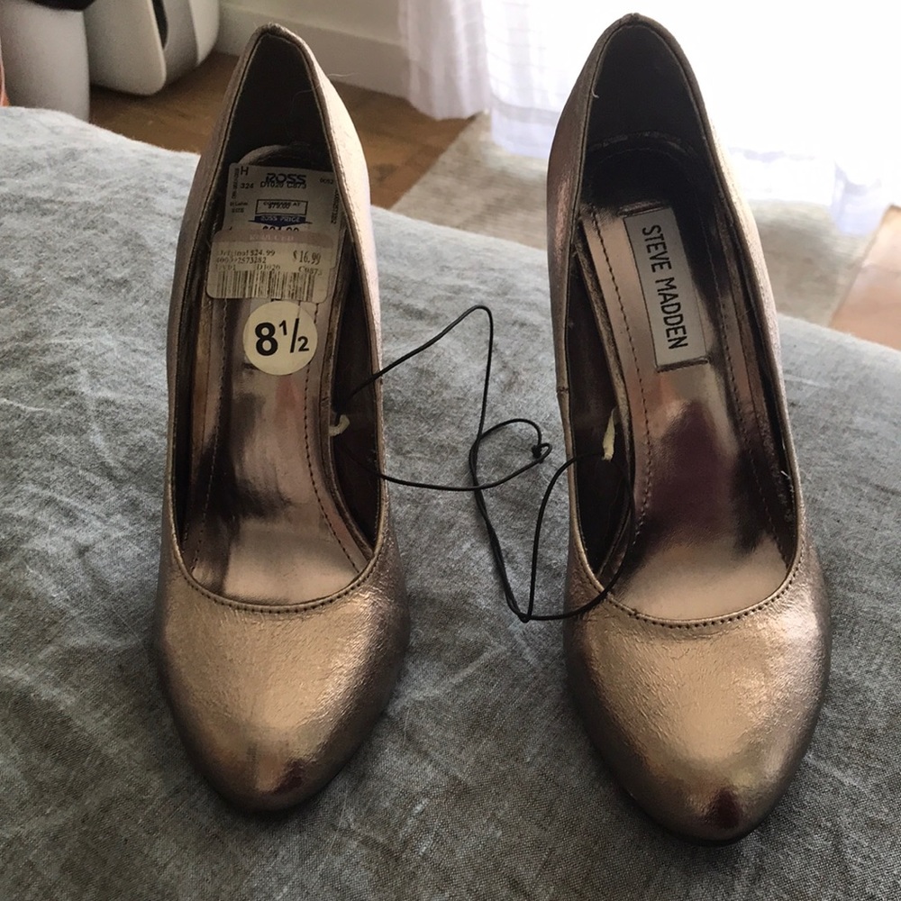 Steve Madden Metallic heels